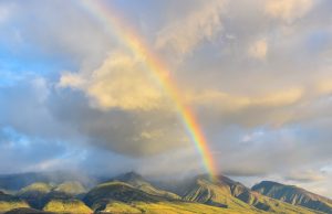 Con arco iris Arcoíris en Maui, Hawaii.