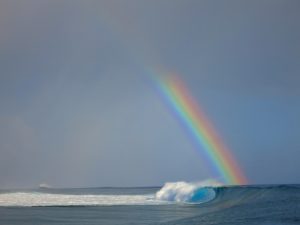 Imagen Arcoíris cabalgando una ola