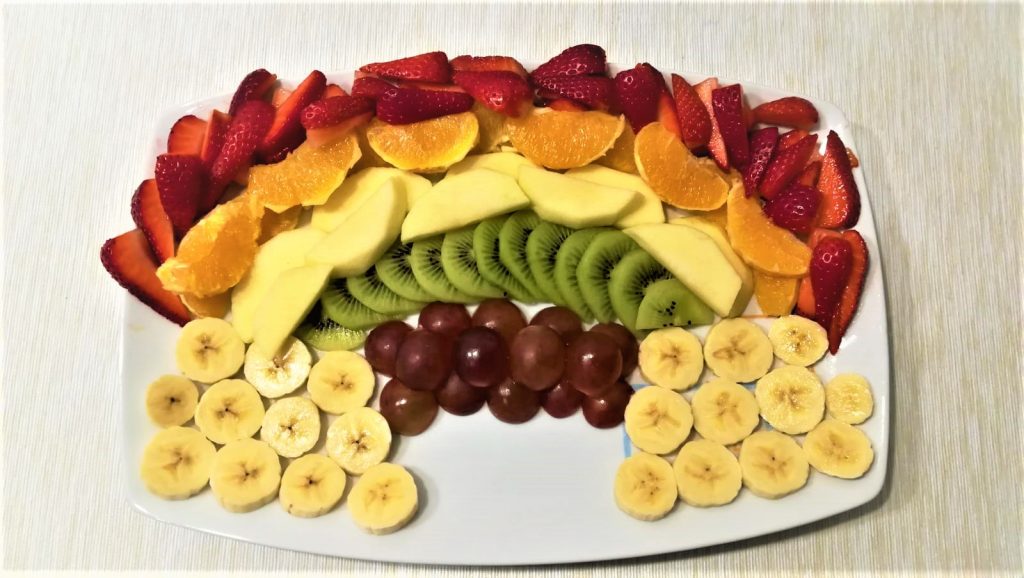 Arcoíris con frutas